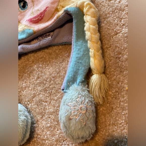 Disney Little Girls Frozen Elsa 'Squeez and Flap' Fun Cold Weather Hat, Age 4-7 - Picture 8 of 16